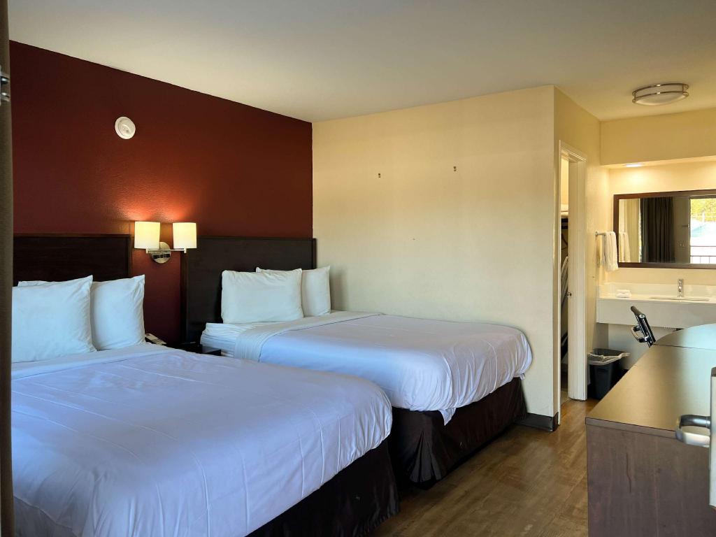 2 Full Beds - Non-Smoking, Micfridge