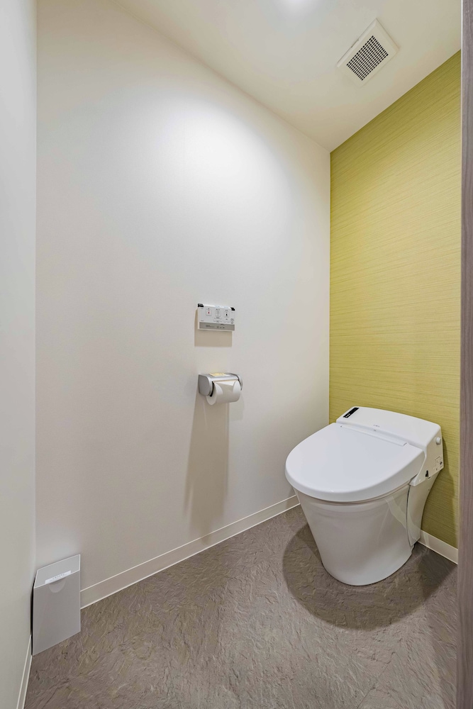 Kansai International Airport Hotel 11 53/54