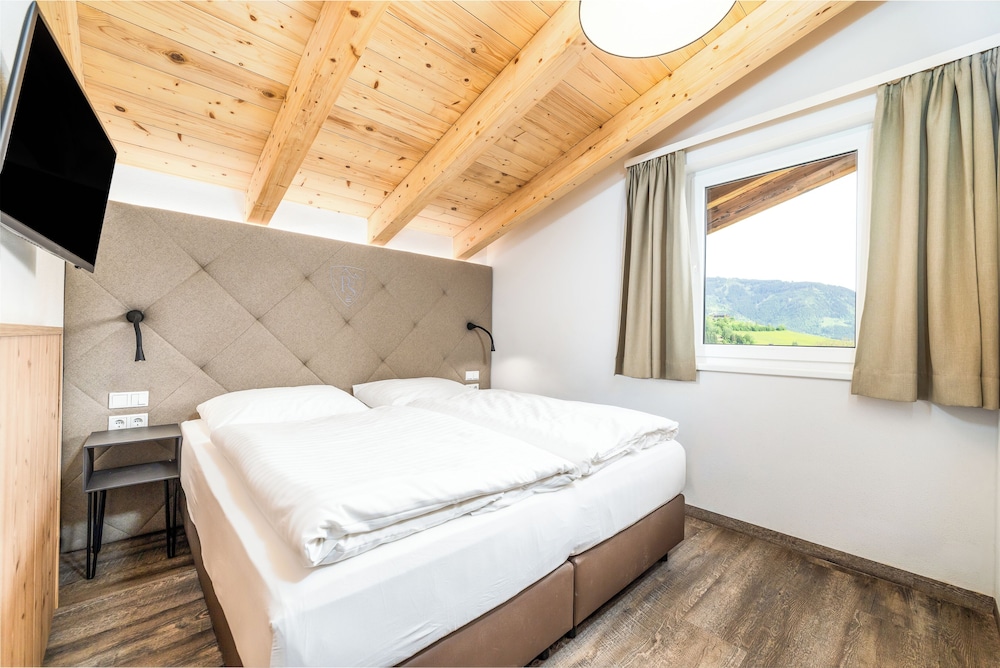 3 Bedrooms, Penthouse, 3 King Beds, Sofa, Sauna