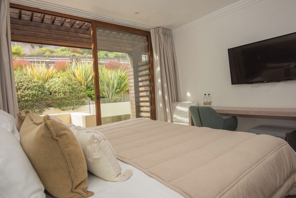 Hotel Mae 5/50