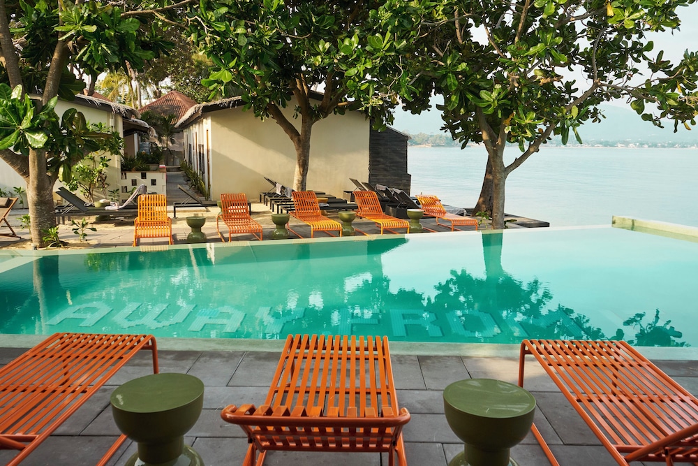 ESCAPE BEACH RESORT 45/50
