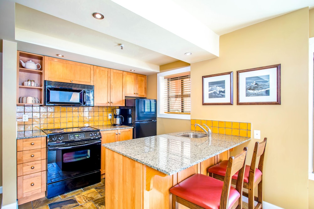 Sundial Boutique Hotel 52/64