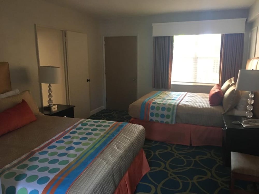 Silver Seas Beach Resort 24/67