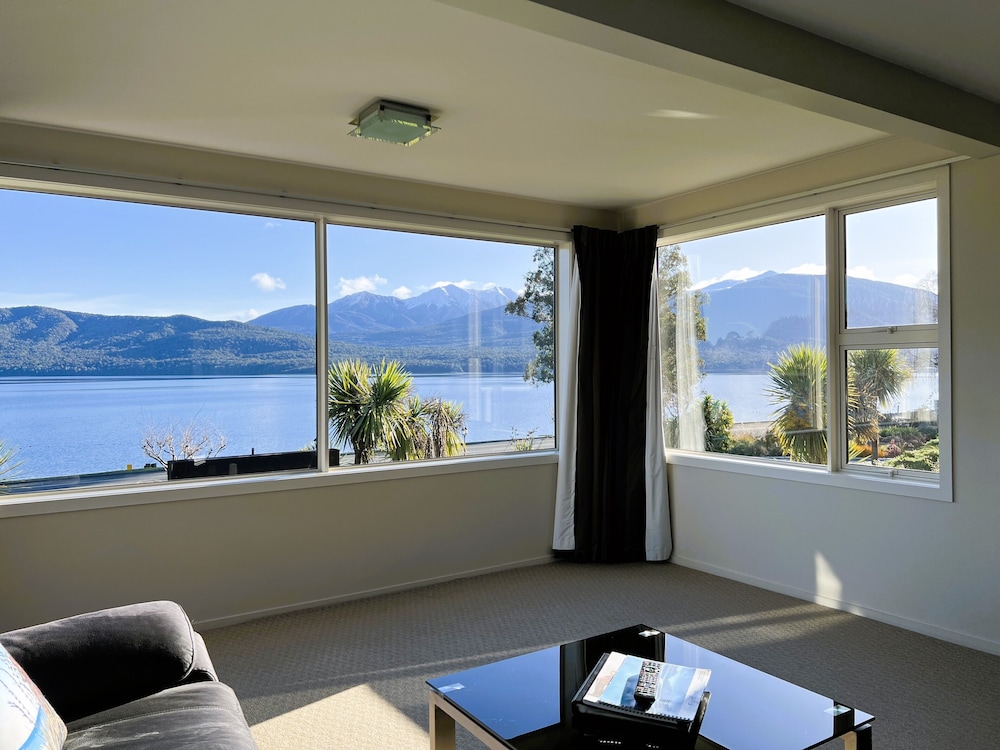 Fiordland Lakeview Motel and Apartments 51/67