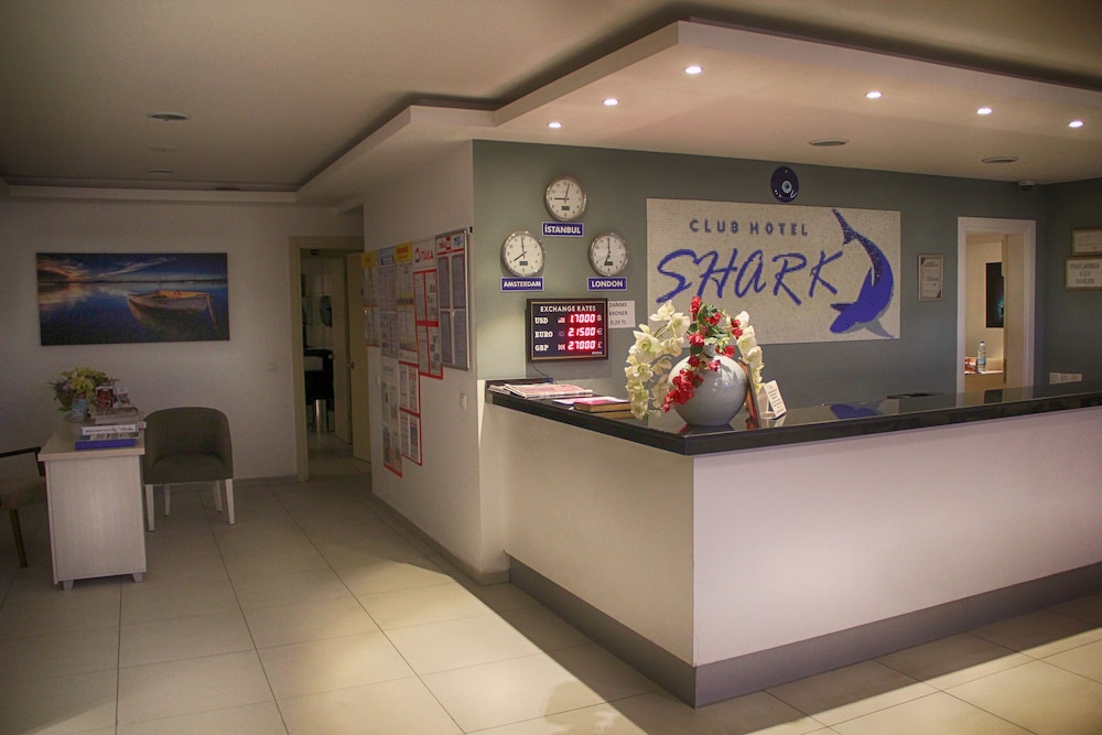 Shark Club Hotel 3/34