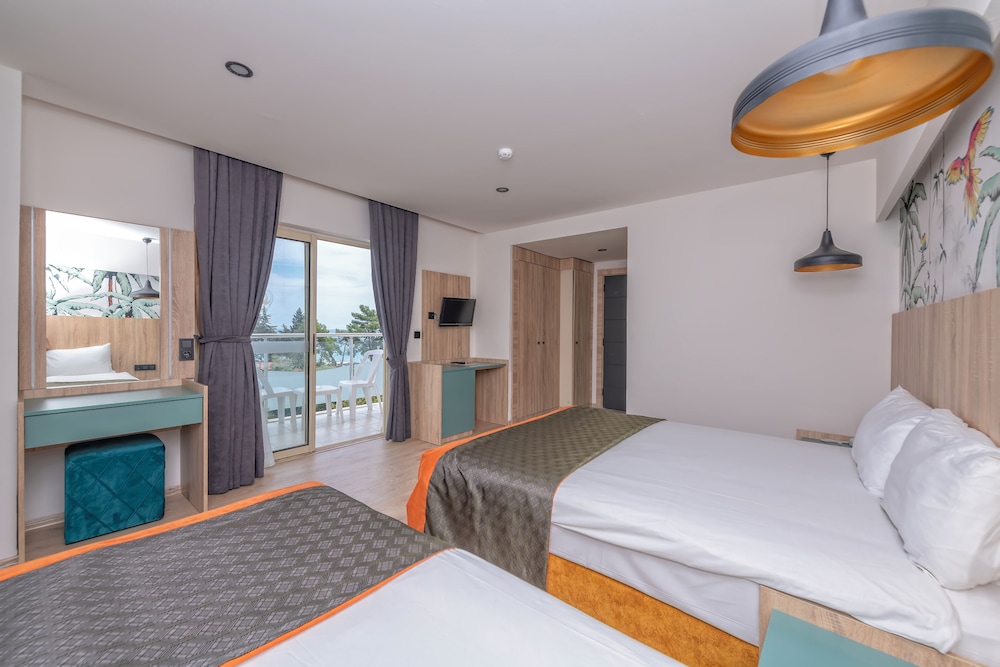 Lims Bona Dea Beach Hotel 24/67