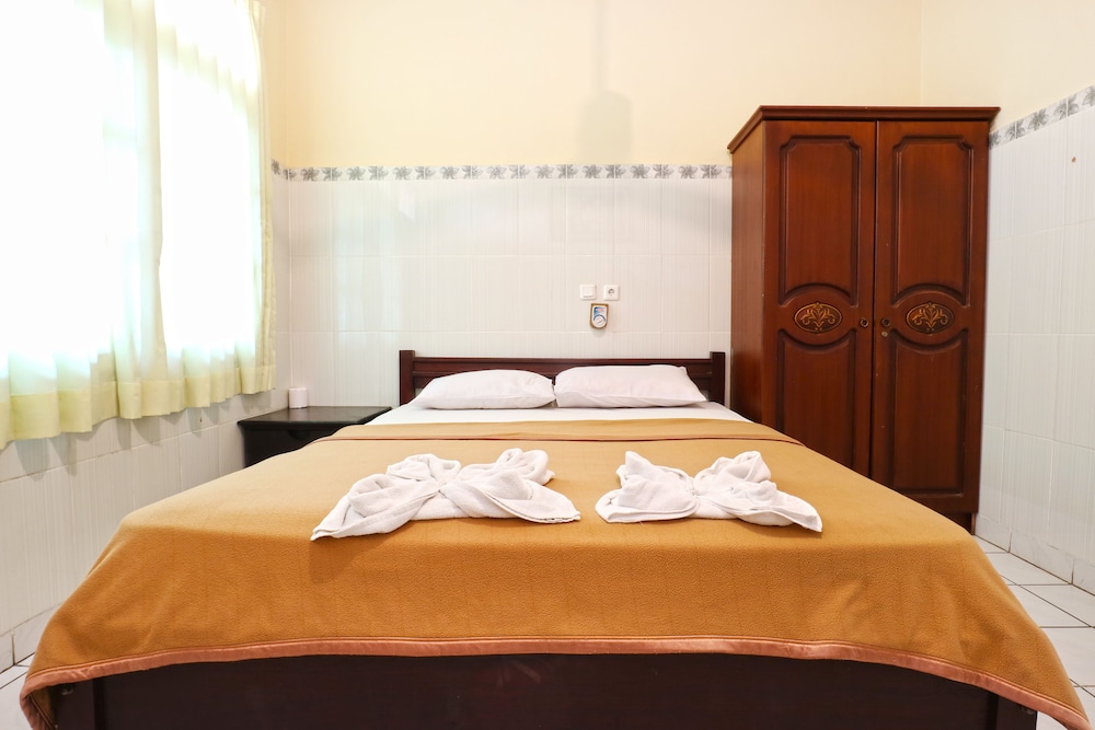 Gora Beach Inn 12/53