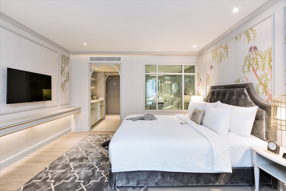 DELUXE SUITE