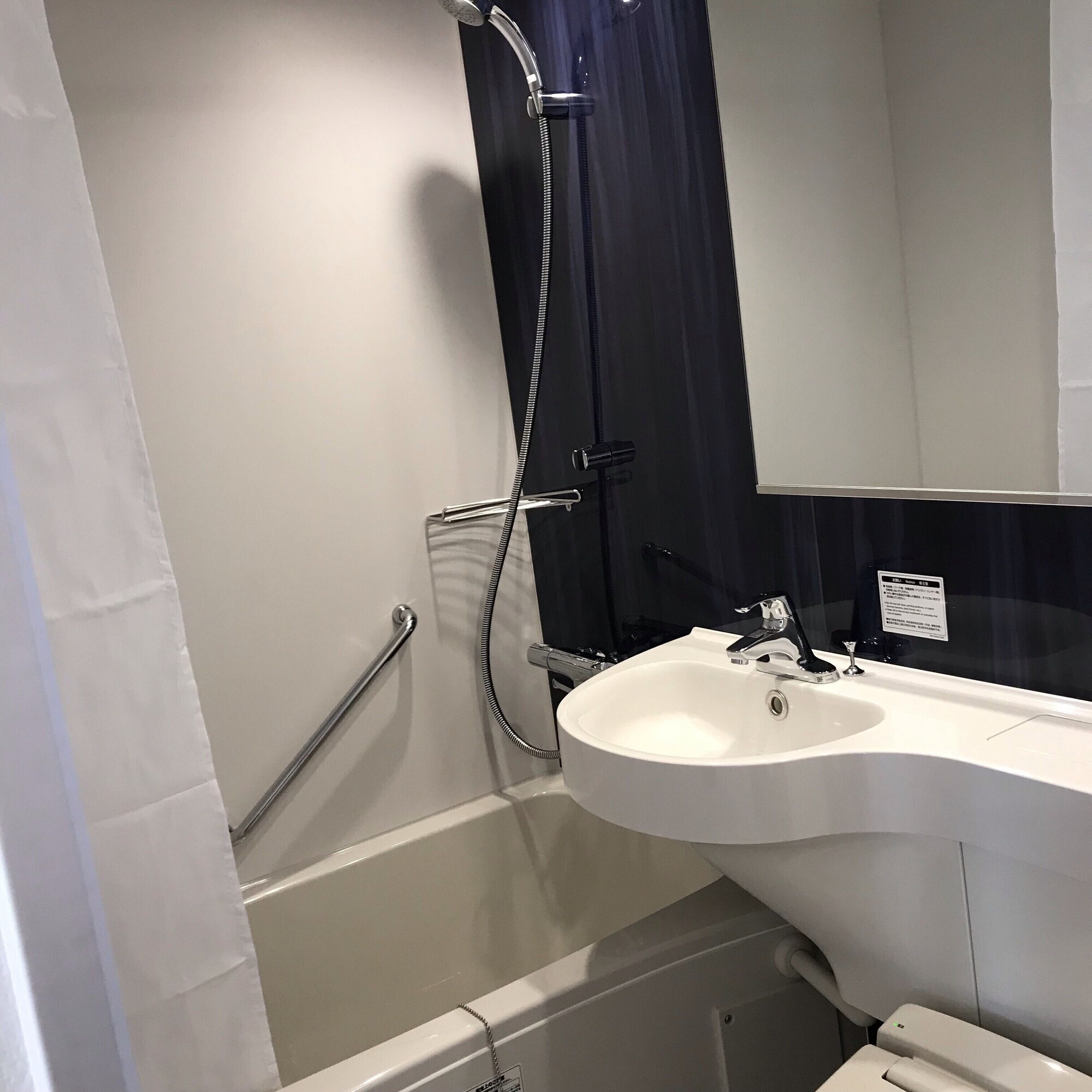 Room, Queen Bed, East Wing، Miyajima Coral 4/5