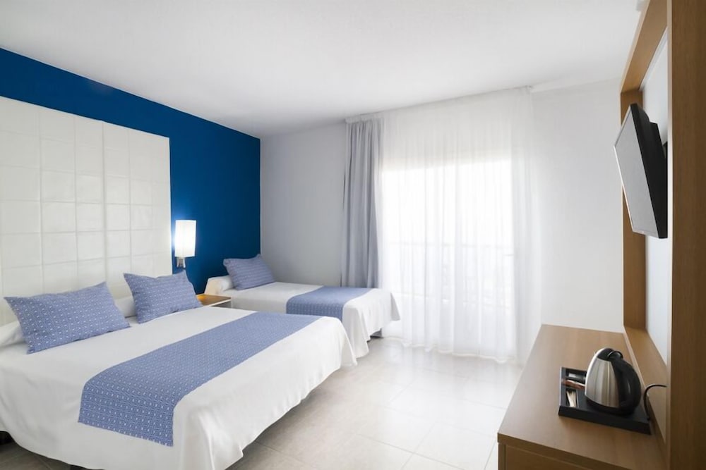 ROOM, TRIPLE, PARTIAL SEA VIEW