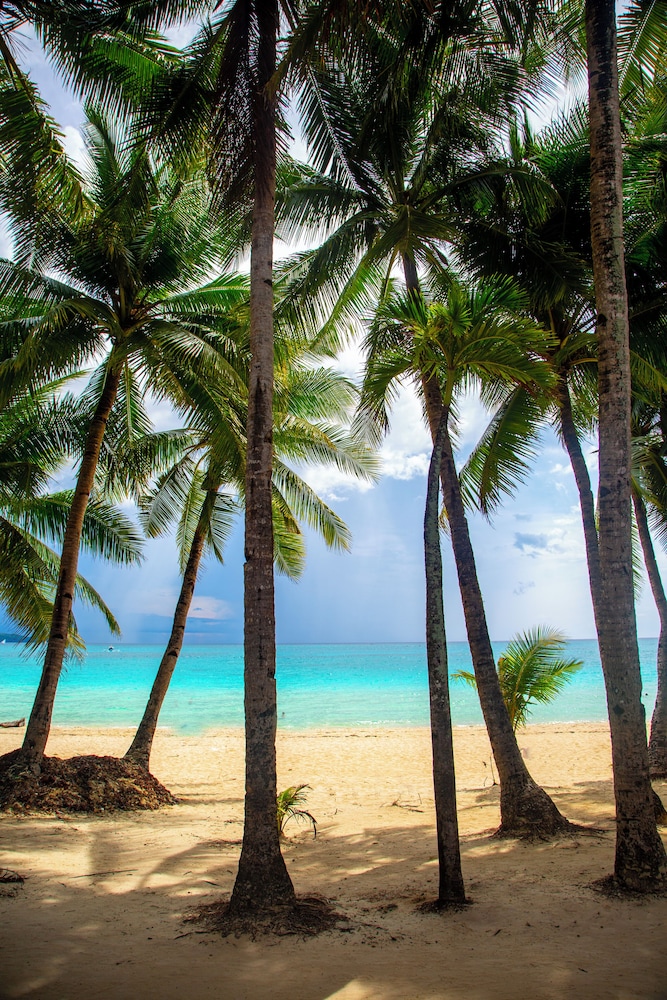 Crown Regency Beach Resort Boracay 71/75