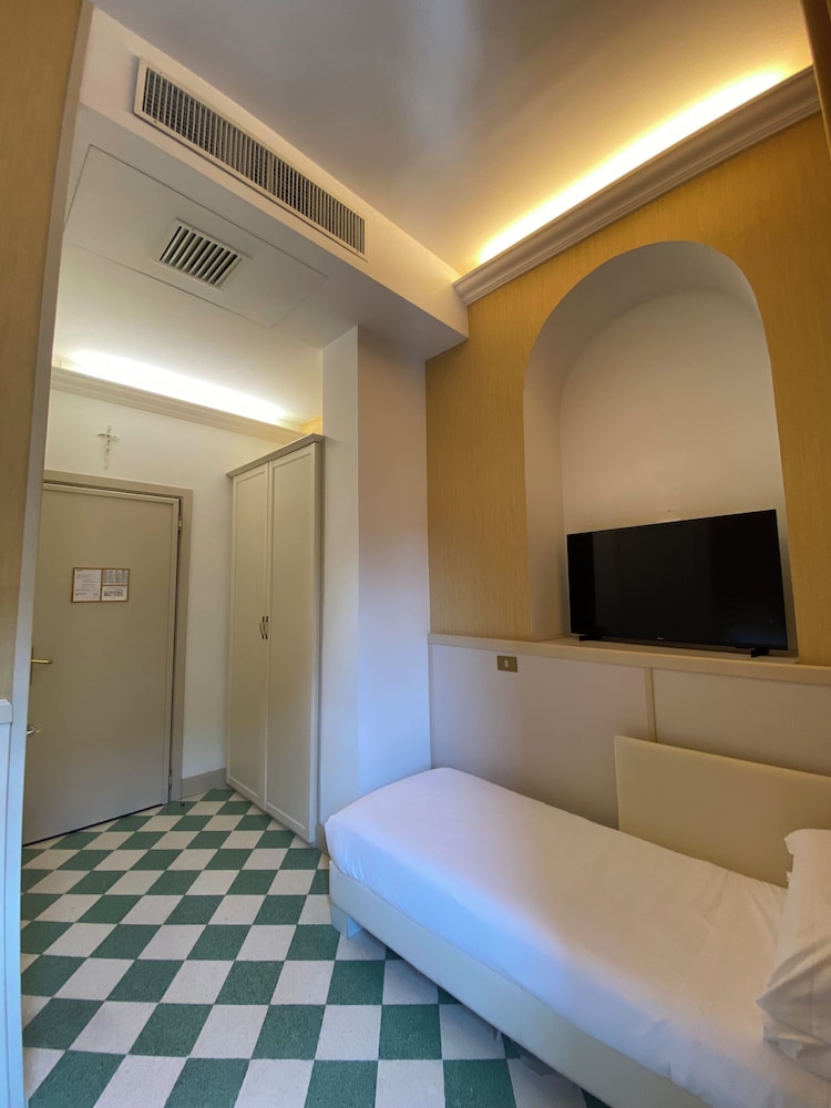 غرفة ديلوكس عائلية ثلاثية بإطلالة على الحديقة، Basilica Hotel 10/10