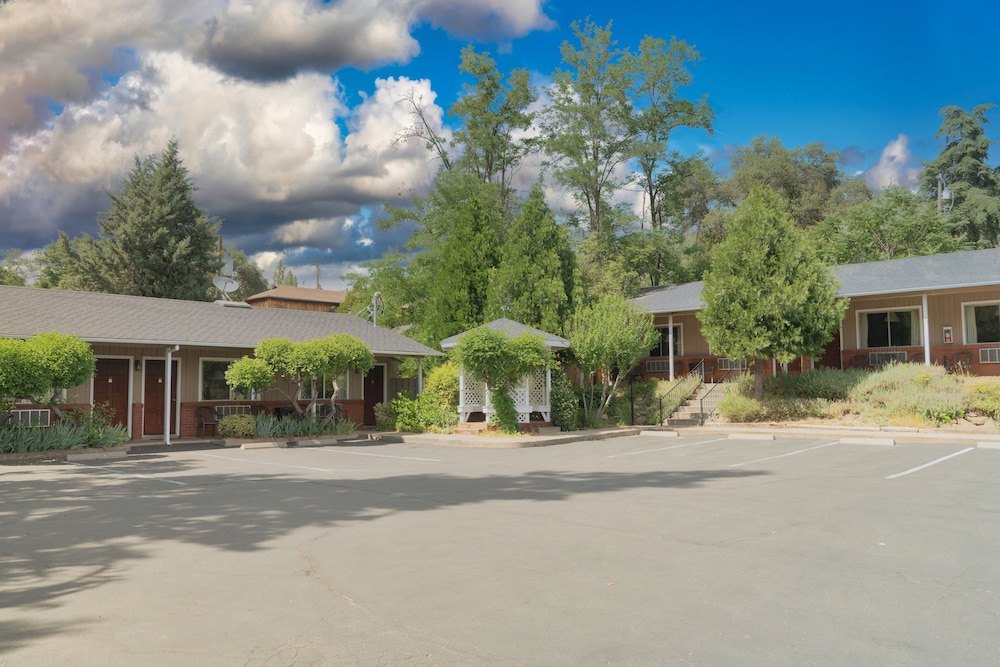Mariposa Lodge 43/47