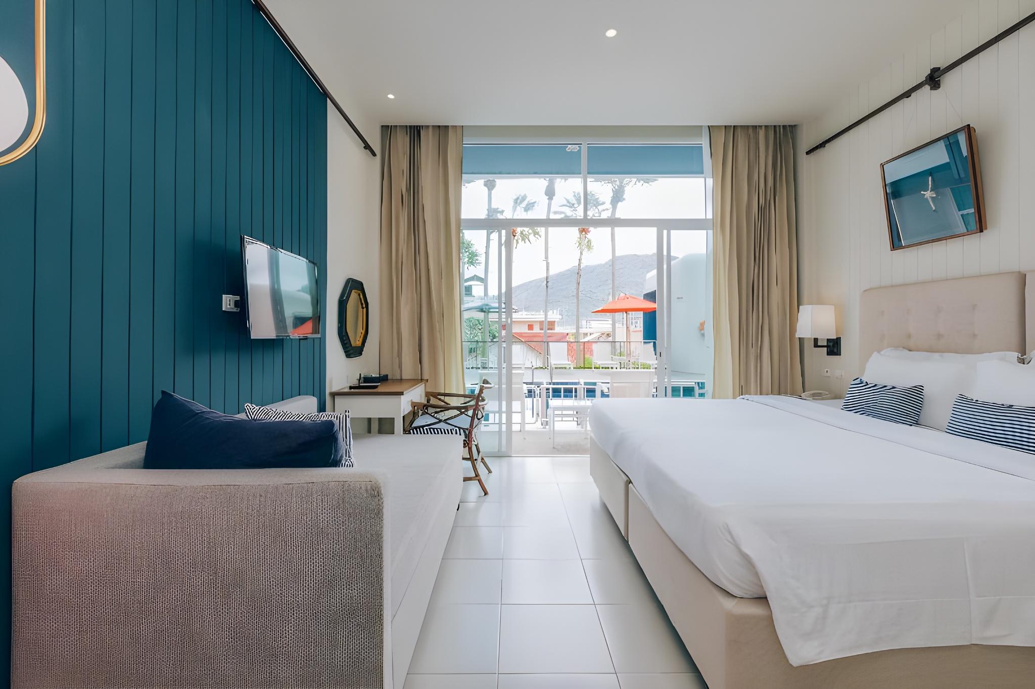 Deluxe, Double or Twin Bed, Pool Access
