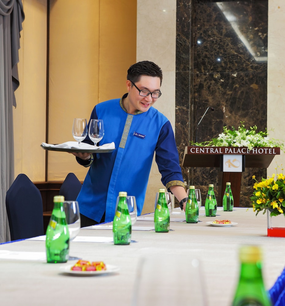 Central Palace Hotel 9/58