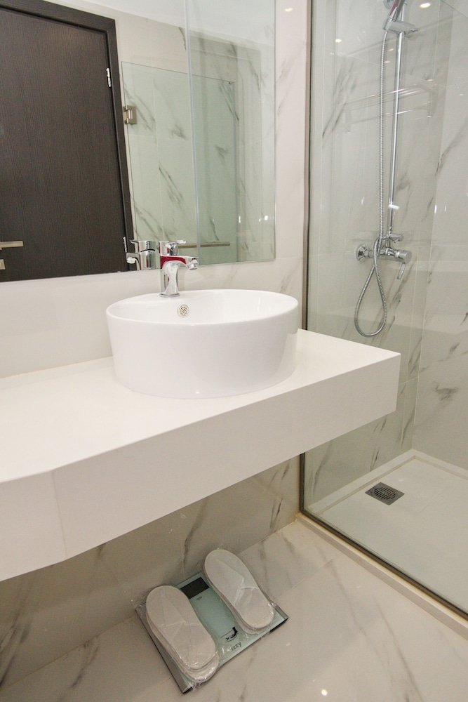 INTERNATIONAL ATENE HOTEL 40/48