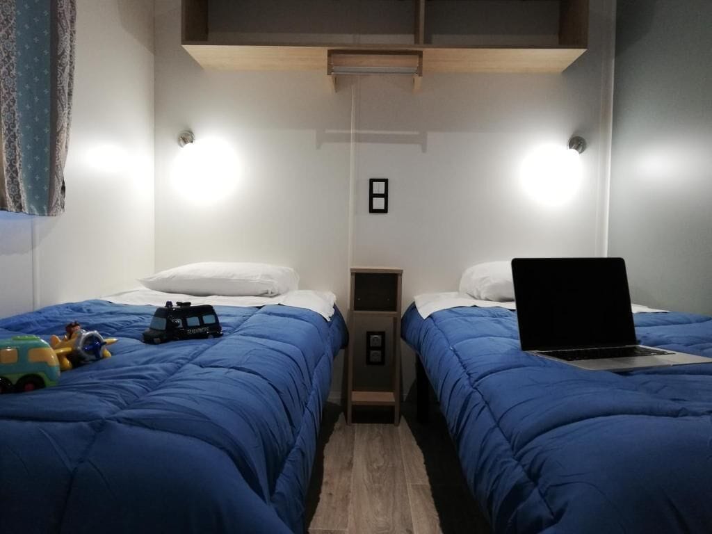 Mobile Home, Standard, Twin Beds