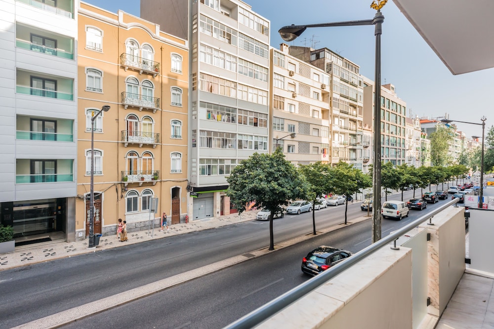 137 Lux Residence 44/48