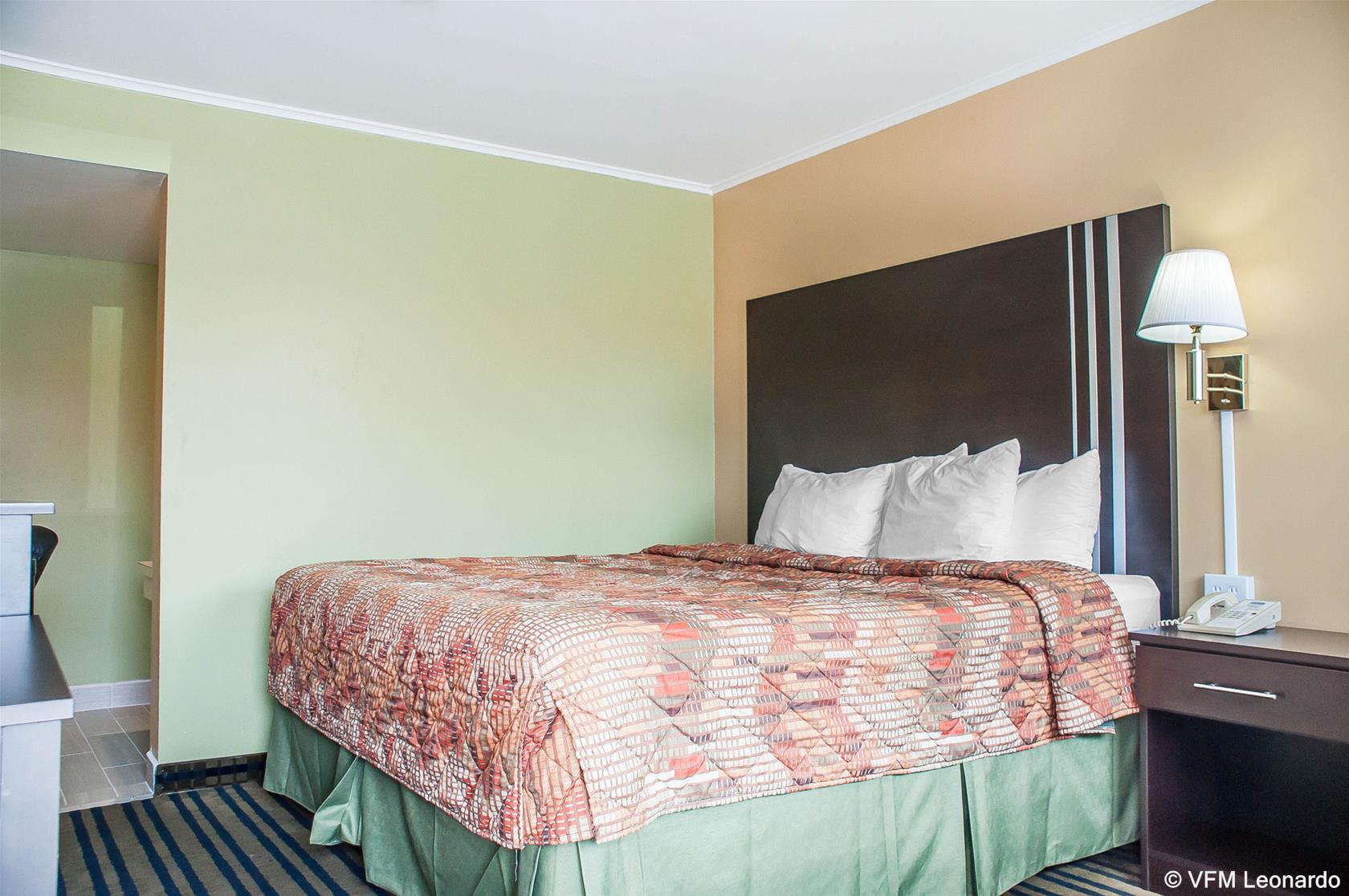 Rodeway Inn Suites Amherst 16/25