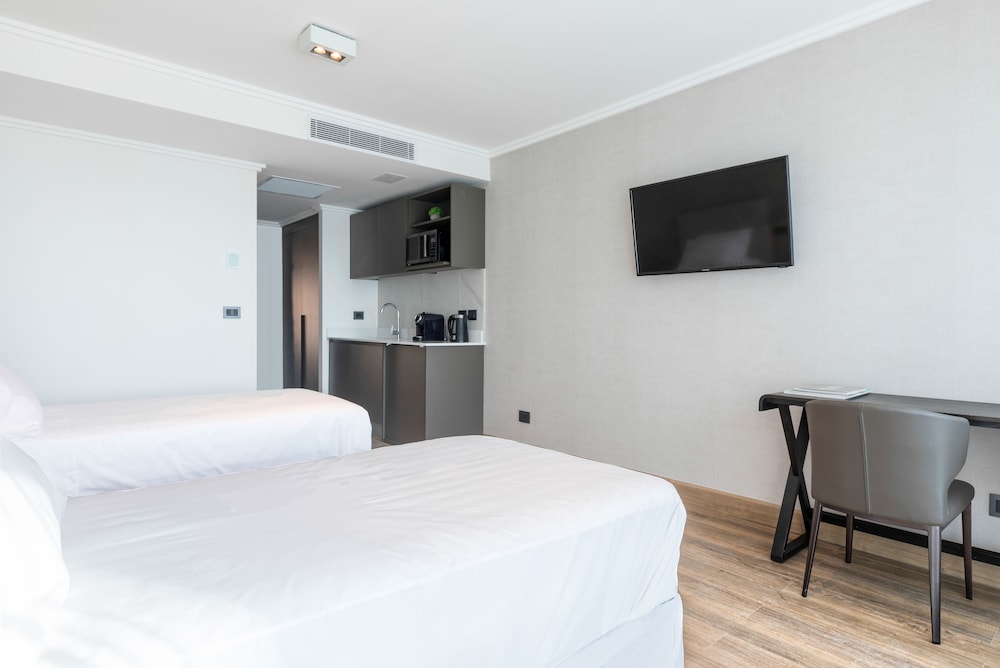 DELUXE, TWIN BEDS