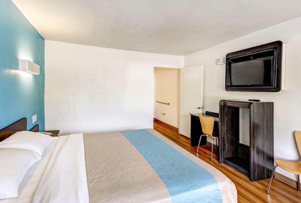 Motel6 Waco, TX - Lacy Lakeview 28/49