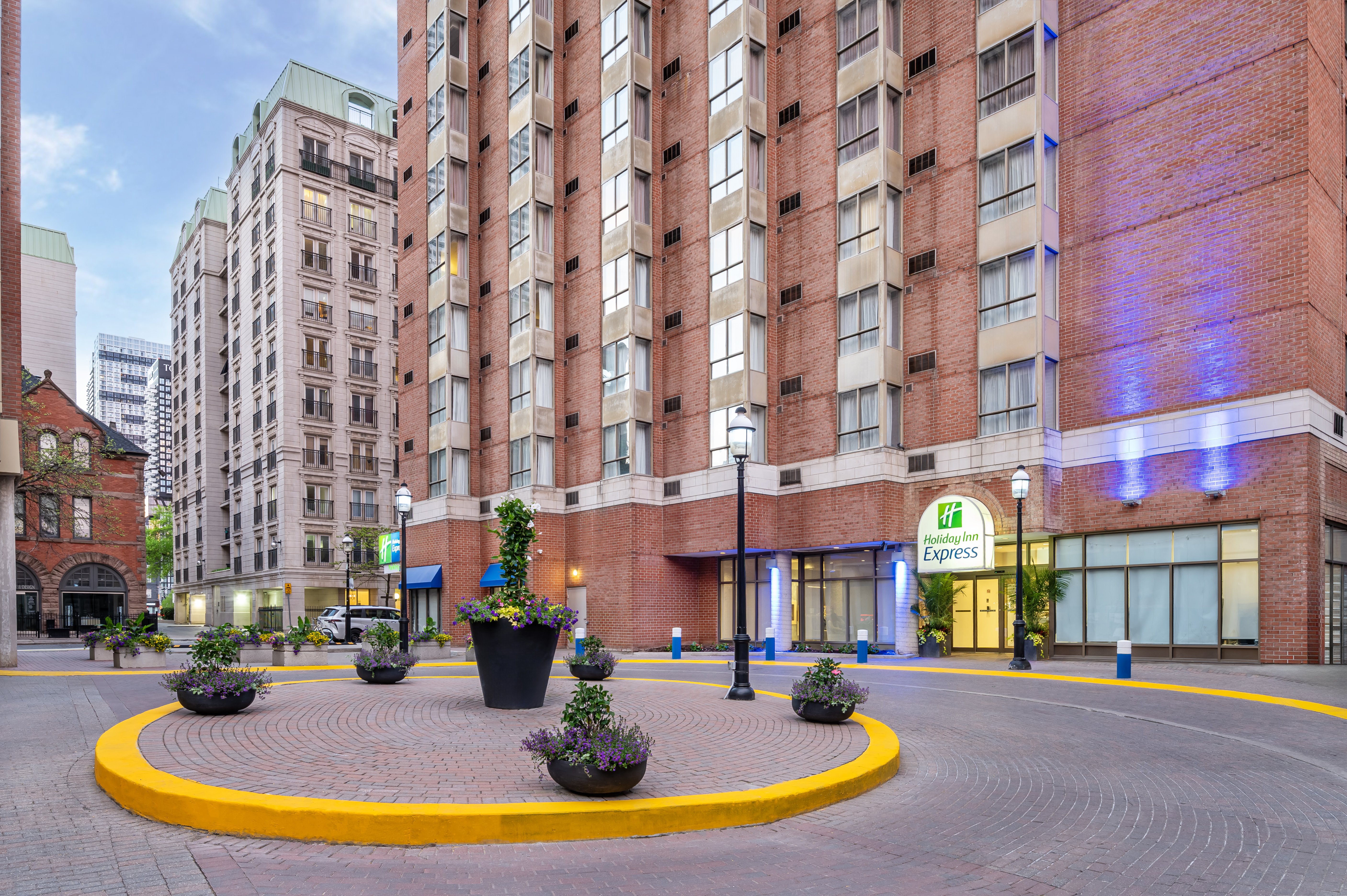 Holiday Inn Express Toronto Downtown 64/76