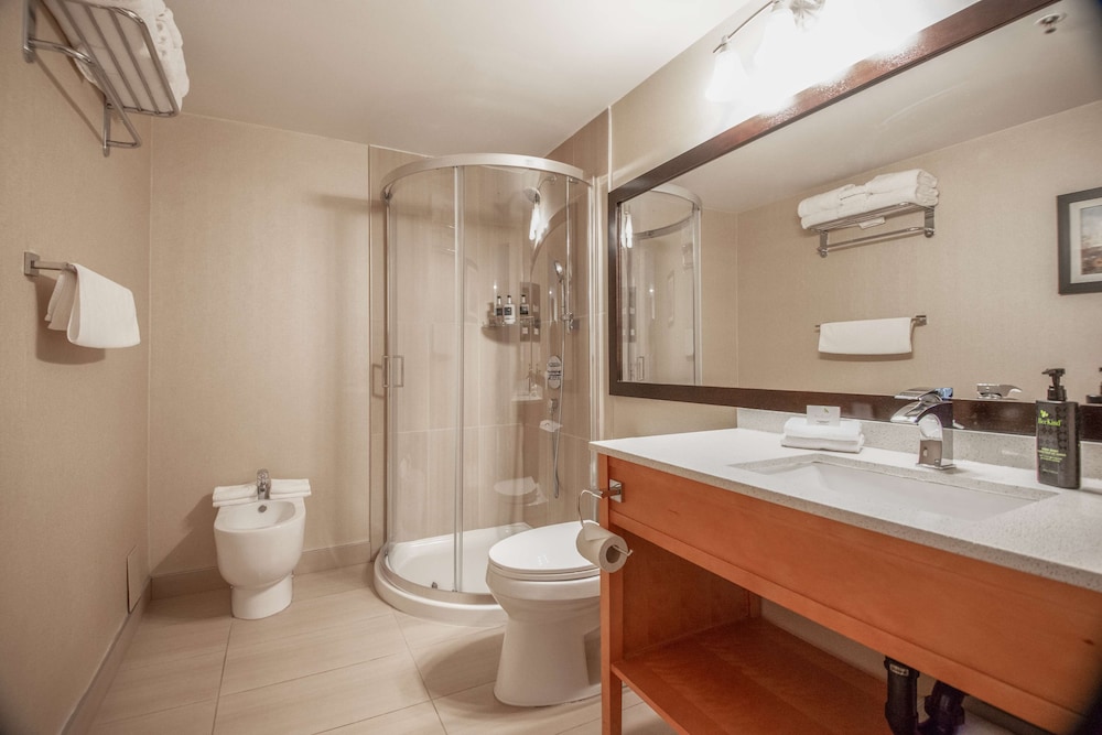 Coast Hillcrest Hotel 48/49