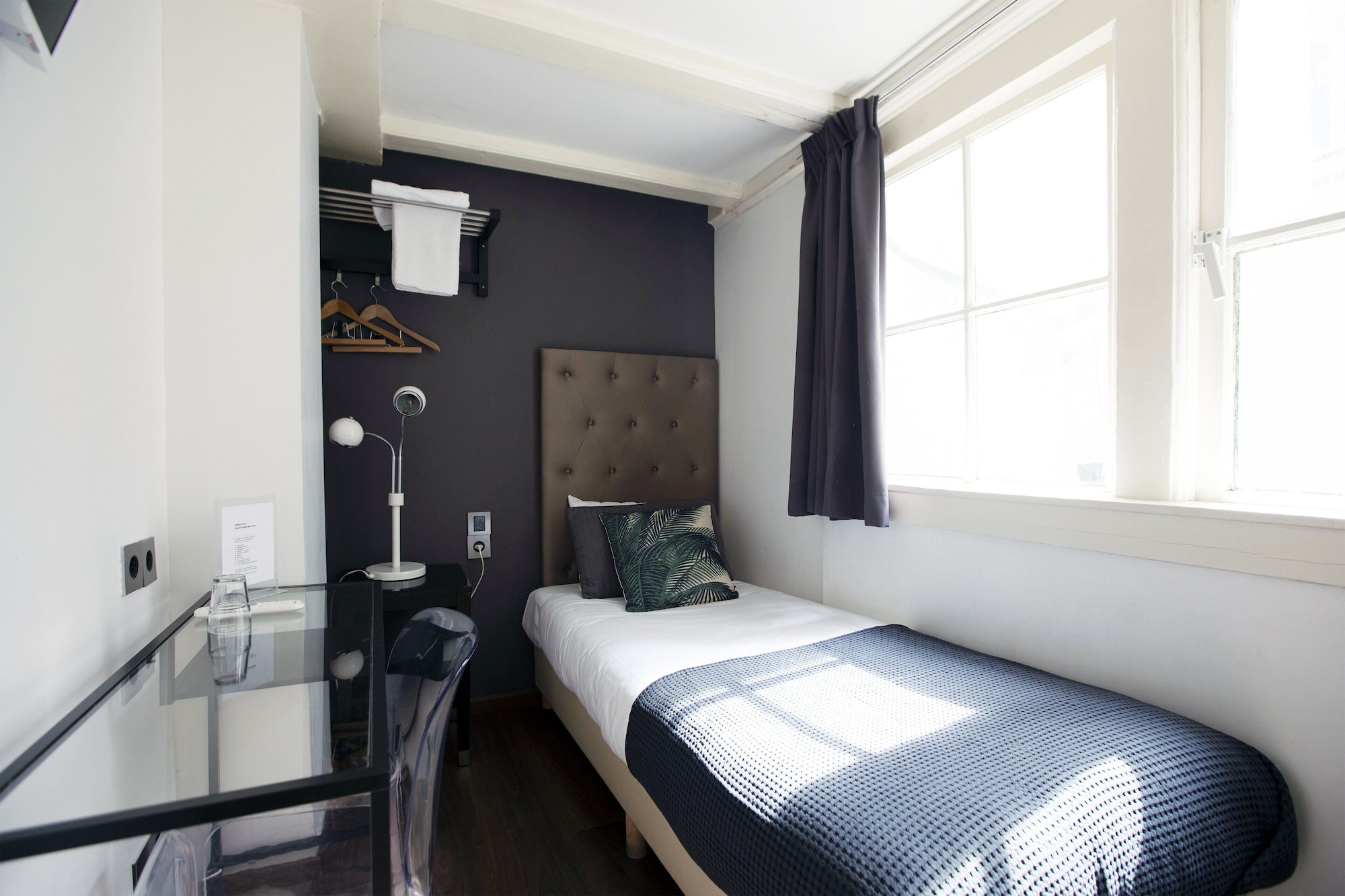ROOM, SINGLE, SINGLE BED, SHARED BATHROOM