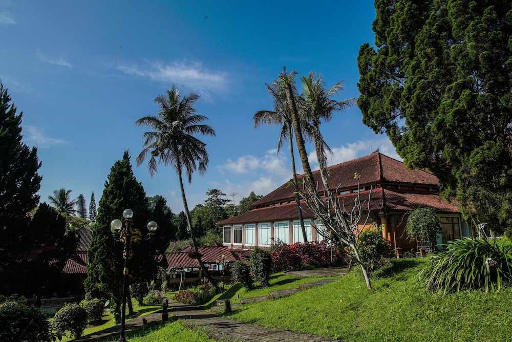 Royal Trawas Hotel & Cottages 51/55