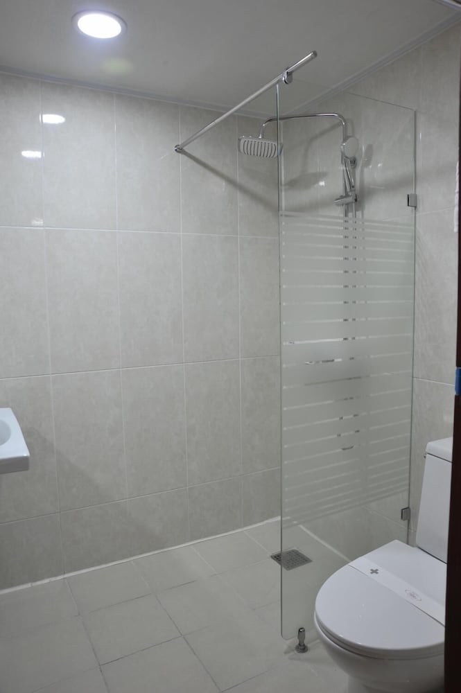 Palace Tourist Hotel 28/29