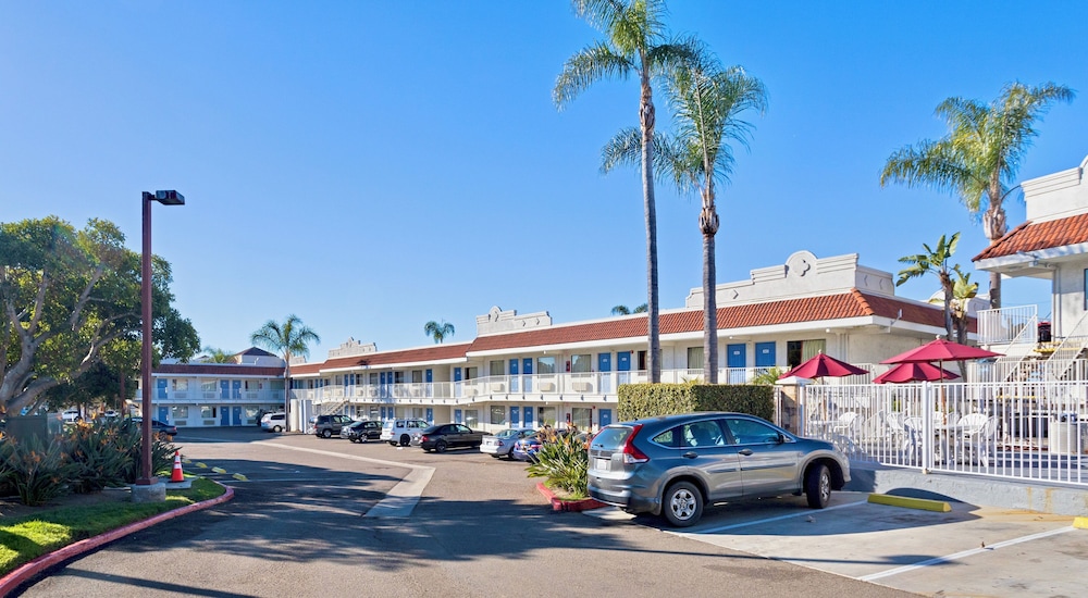 Motel6 Carlsbad, CA - Near Legoland 44/53