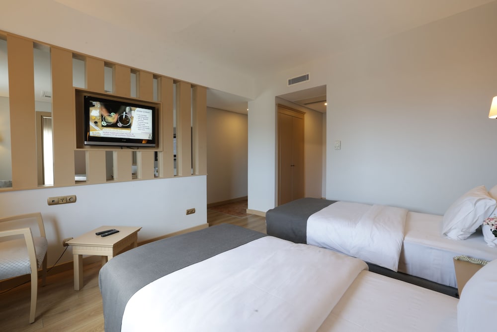 USTA PARK HOTEL 9/50