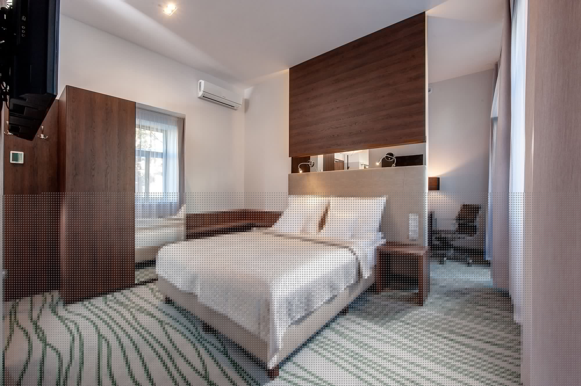 DELUXE, DOUBLE BED