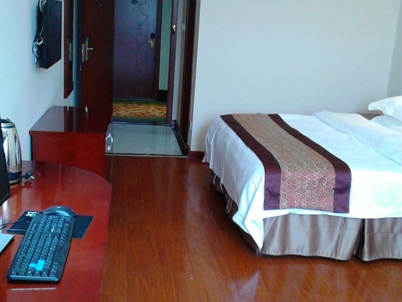 Greentree Inn Anhui Luan Huoqiu Jianxing Road Express Hotel 10/26