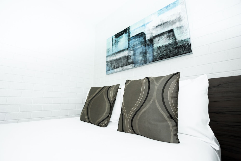 Bay Hotel Apartments 18/48