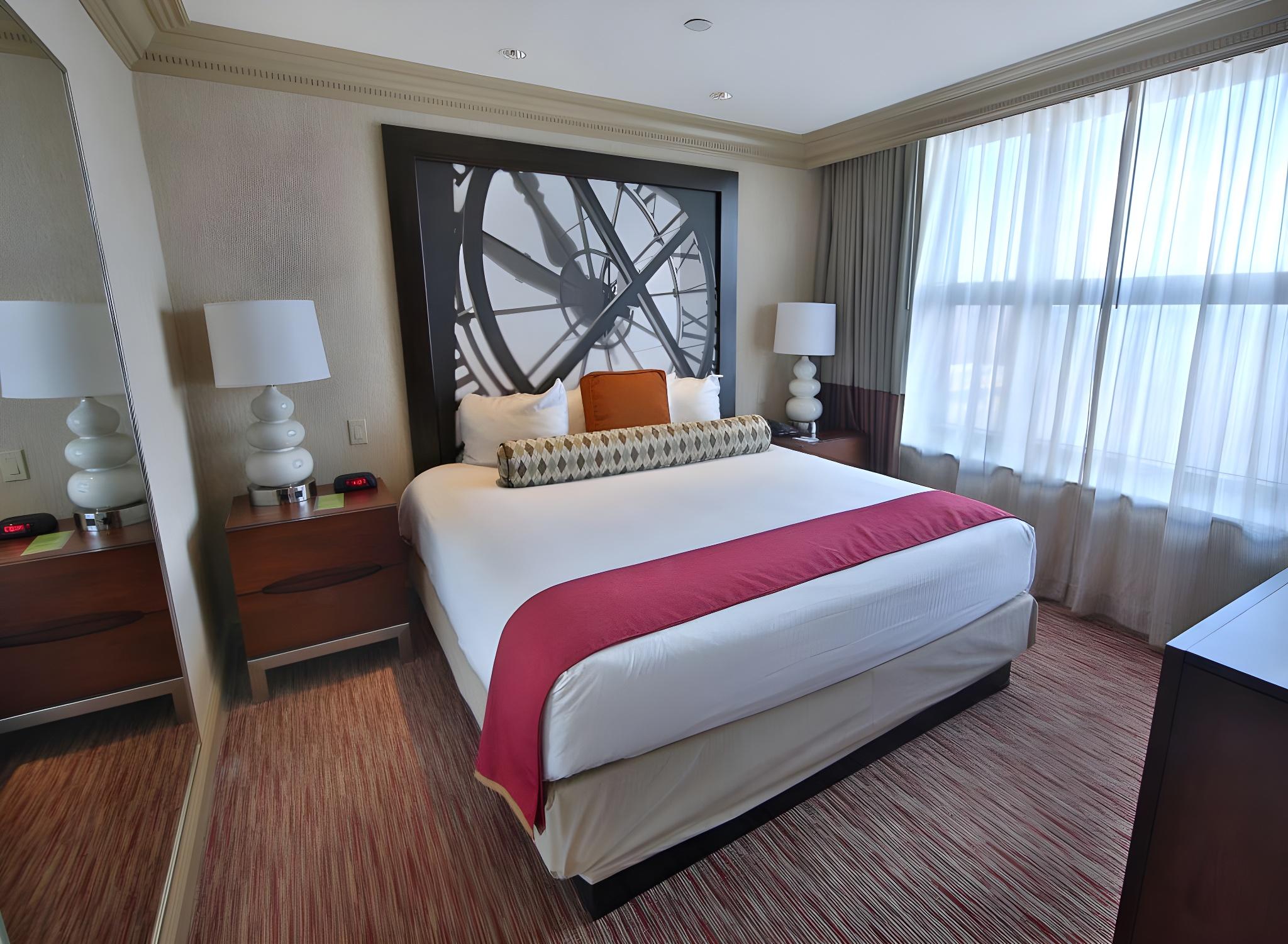 Tower, Classic, King Bed, Smoking