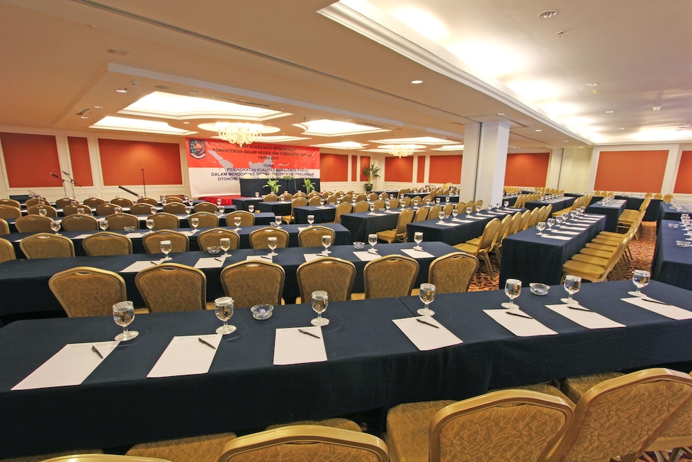 Harmoni One Convention Hotel and Service Apartments 56/65