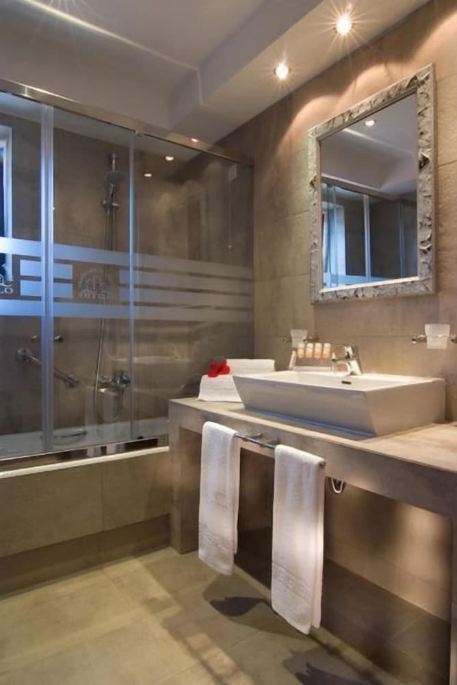 ITILO TRADITIONAL HOTEL 68/68