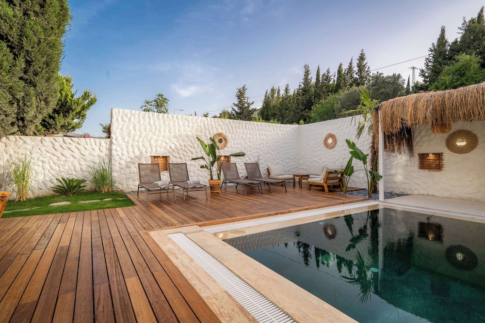 Bugra Alacati - Adults Only 25/42