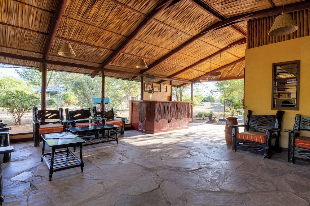 Sentrim Tsavo Lodge 8/42