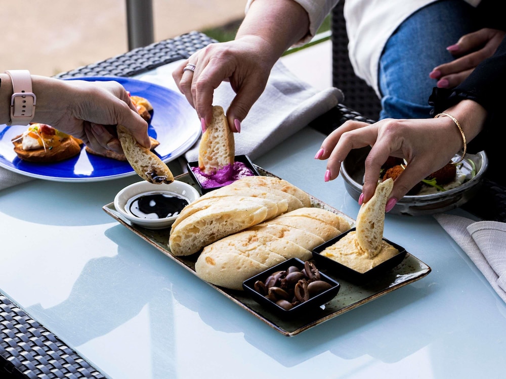 Mercure Melbourne Caroline Springs 36/48