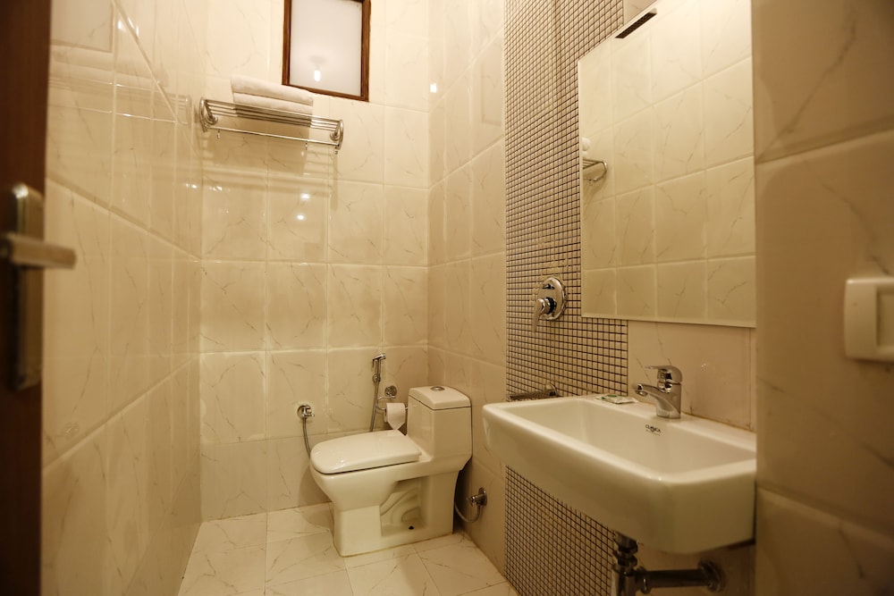 Hotel Chanakya Inn 33/38