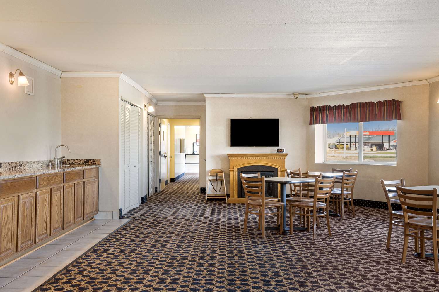 Econo Lodge Darien Lakes 43/46