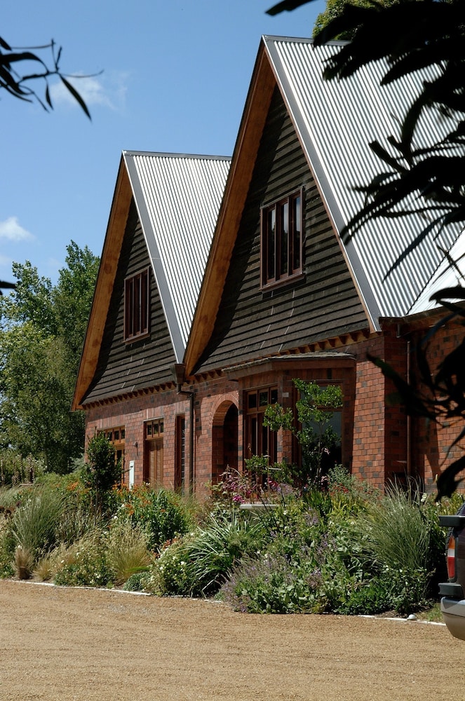 LAKE KARAPIRO LODGE 1/50
