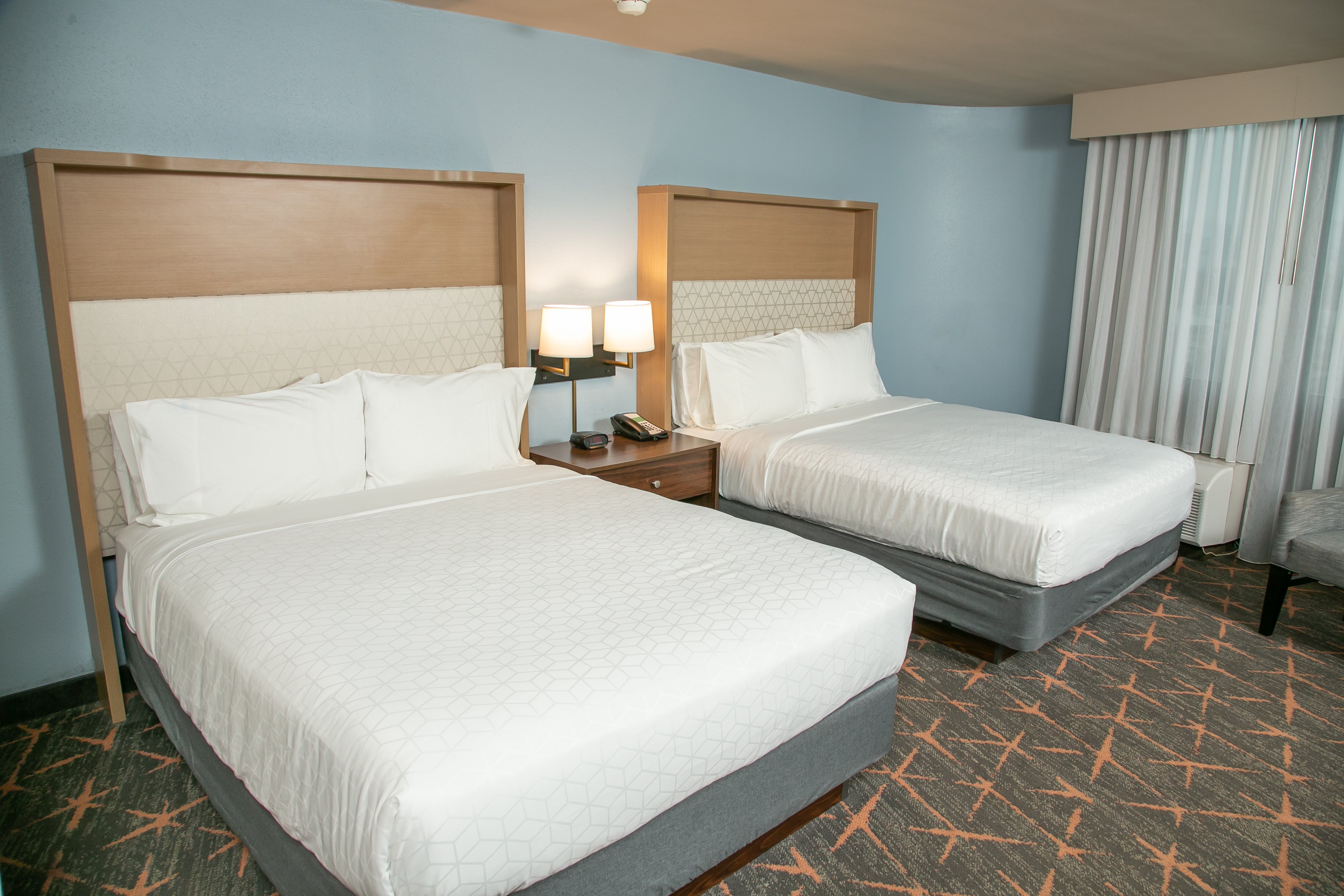 Holiday Inn New Orleans West Bank Tower 30/79