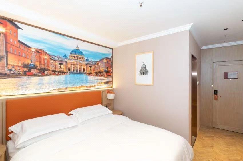 Boutique, Queen Bed