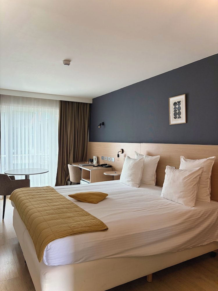 RELAIS DU SILENCE AUBERGE DU VIEUX CEDRE 4/31