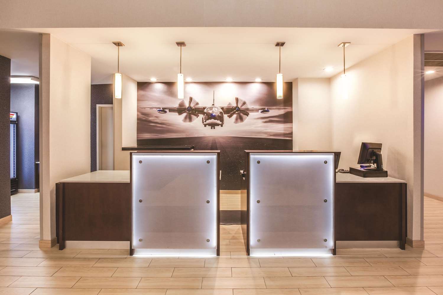 La Quinta Inn & Suites by Wyndham Philadelphia Airport 7/49