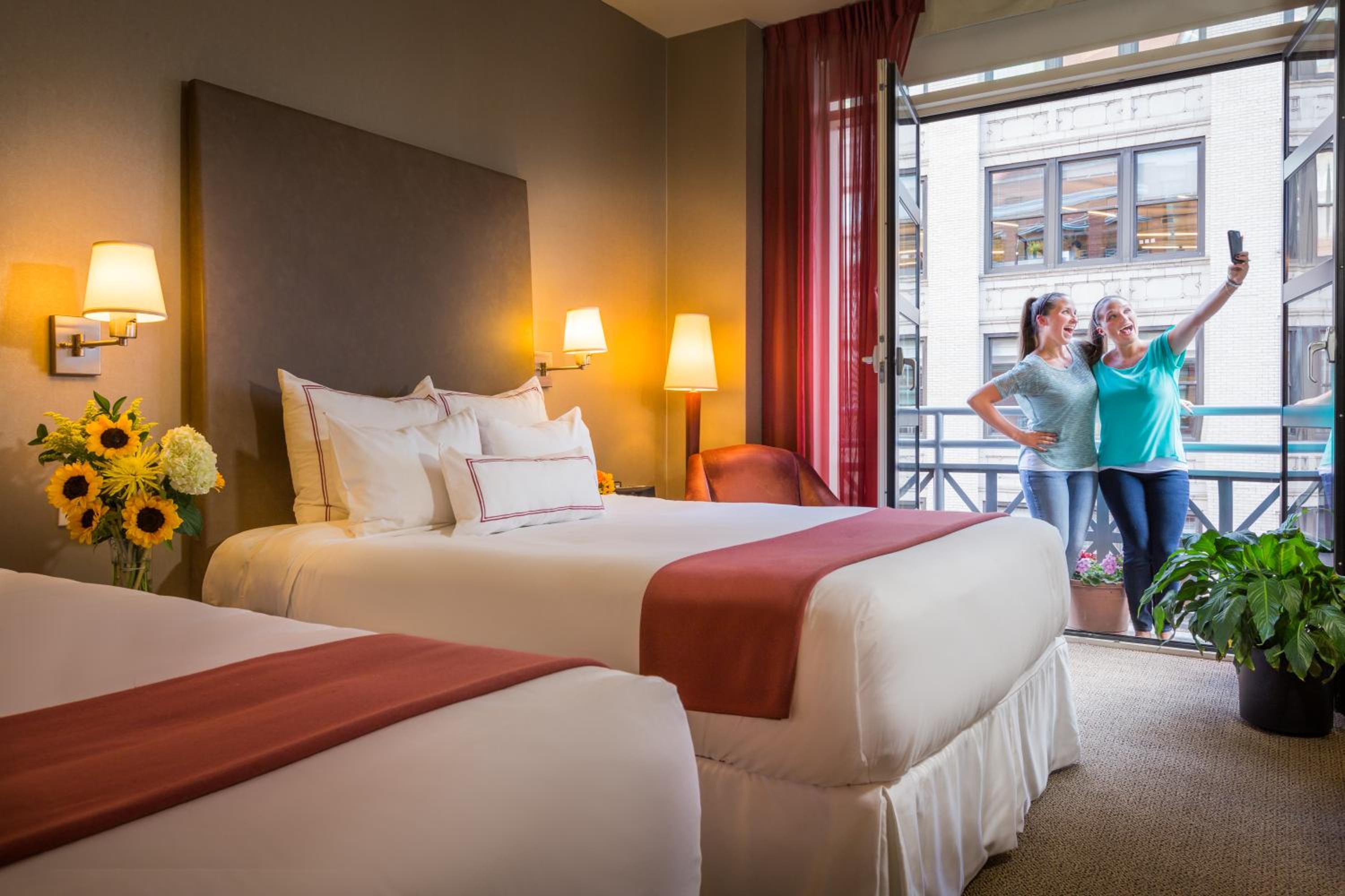 غرفة رباعية بشرفة، Hotel Giraffe 6/9