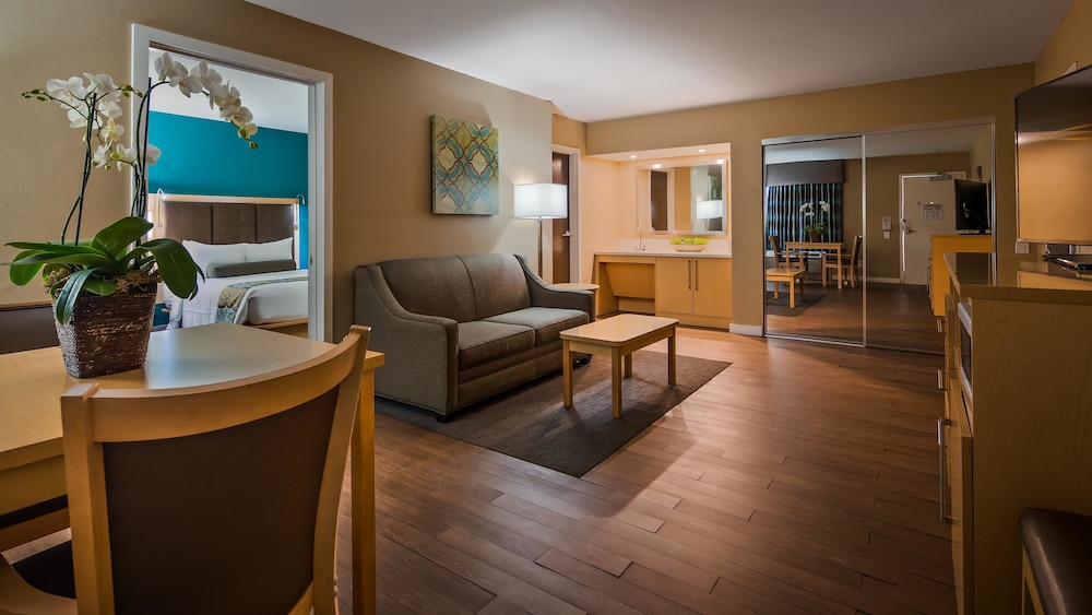 Best Western Plus South Coast Inn 46/72